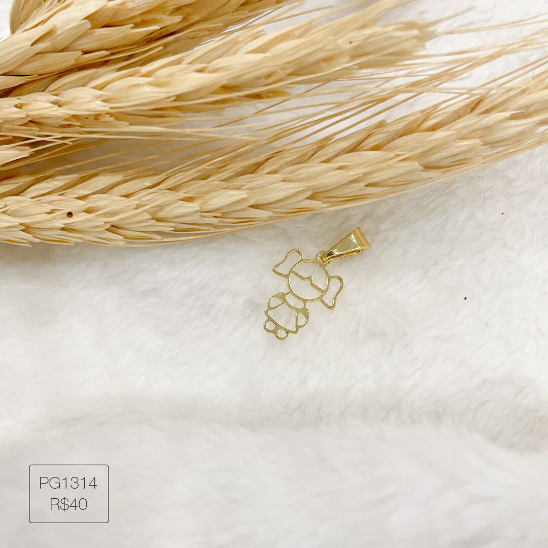 Pingente de Menina Vazado Liso Dourado